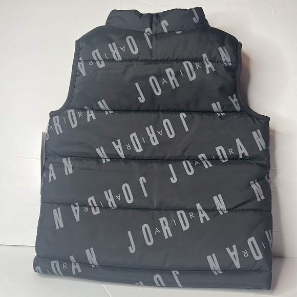 Boy’s Jordan Vest - Picture 3 of 7